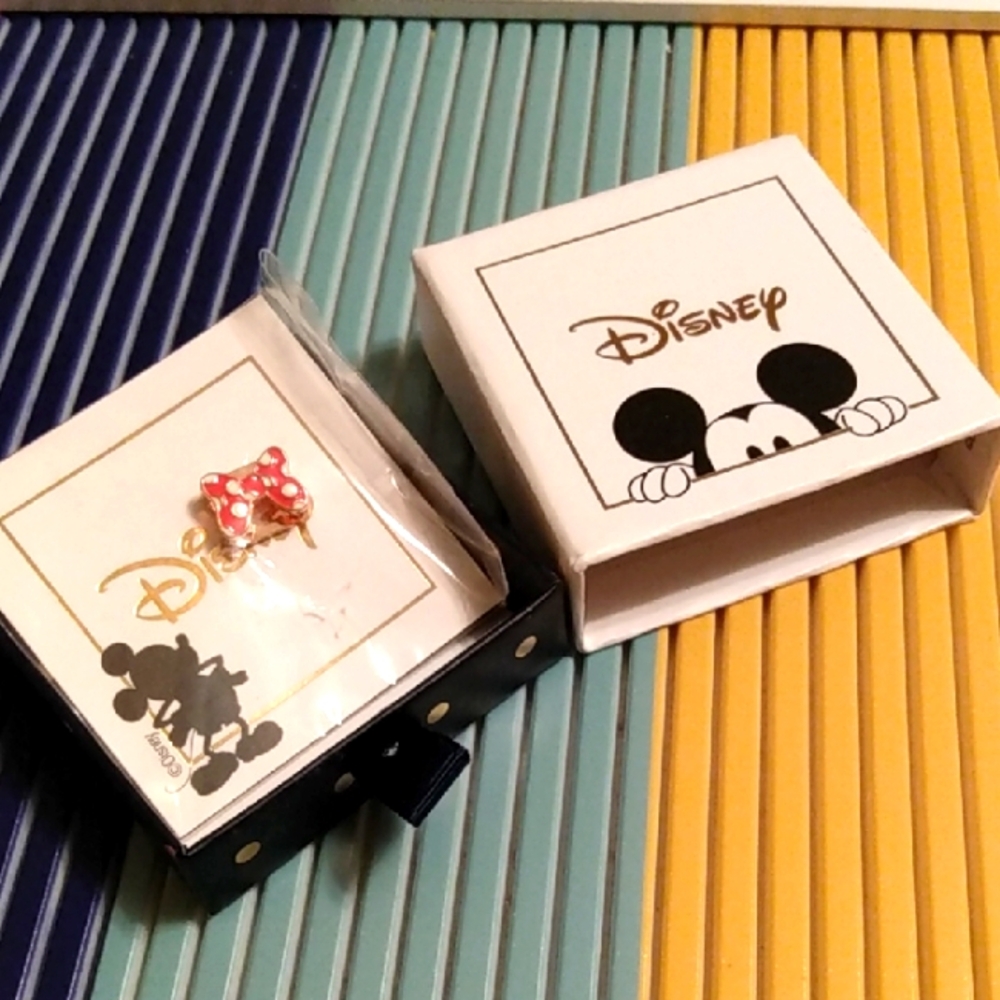 Minnie Mouse keep Collective Bowtie  Charm